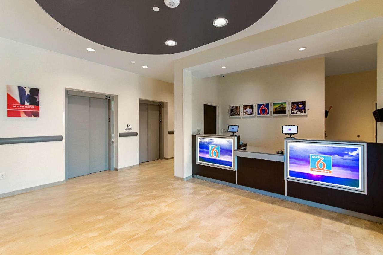 Motel 6 Austin Airport Екстер'єр фото