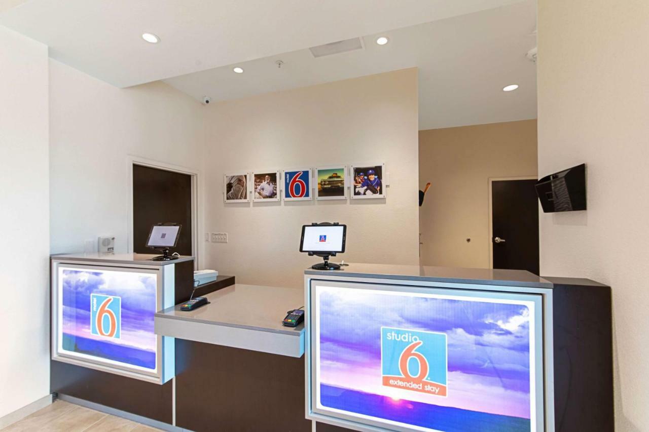 Motel 6 Austin Airport Екстер'єр фото