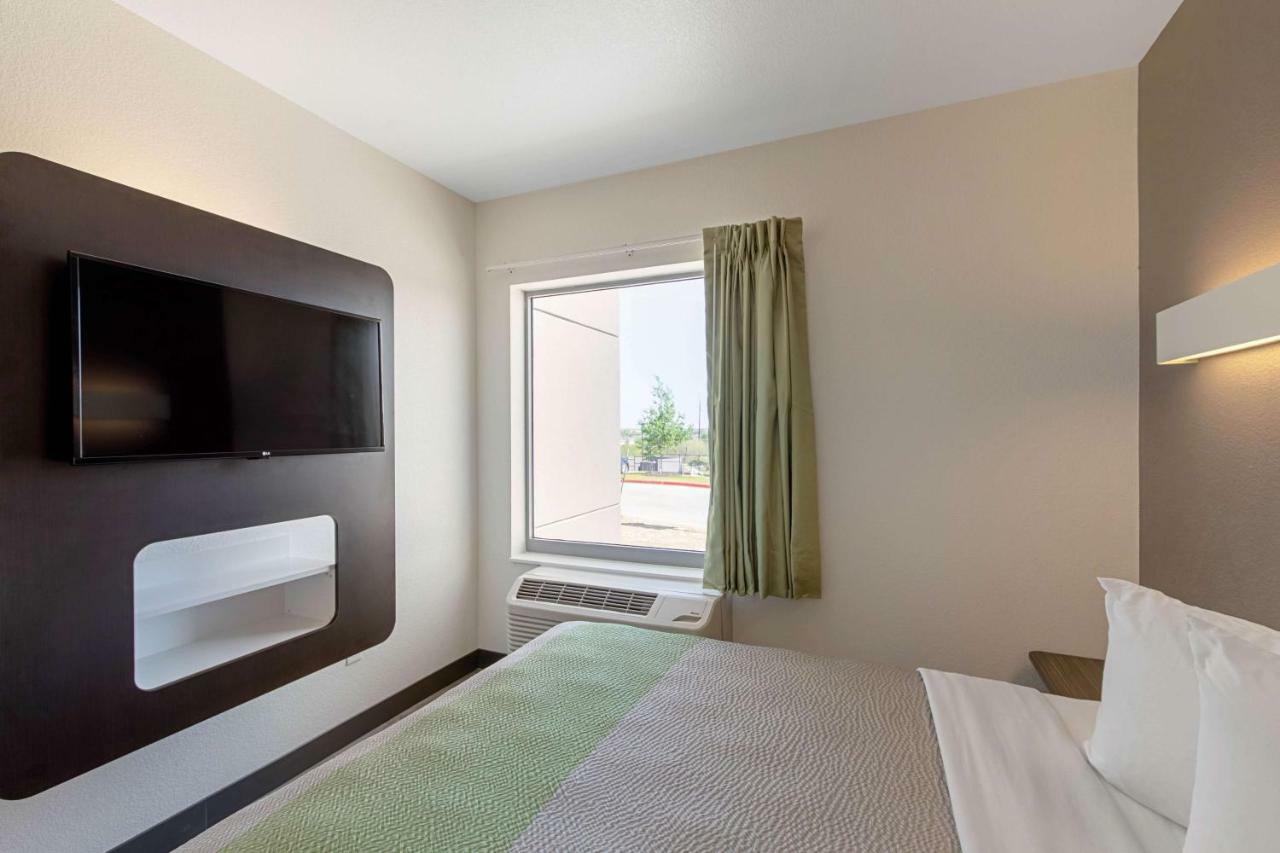 Motel 6 Austin Airport Екстер'єр фото