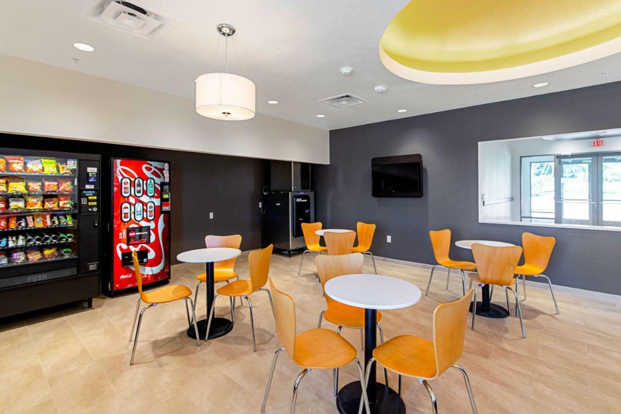 Motel 6 Austin Airport Екстер'єр фото