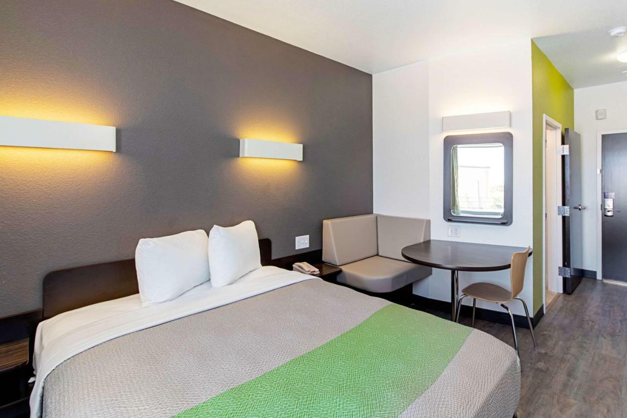 Motel 6 Austin Airport Екстер'єр фото