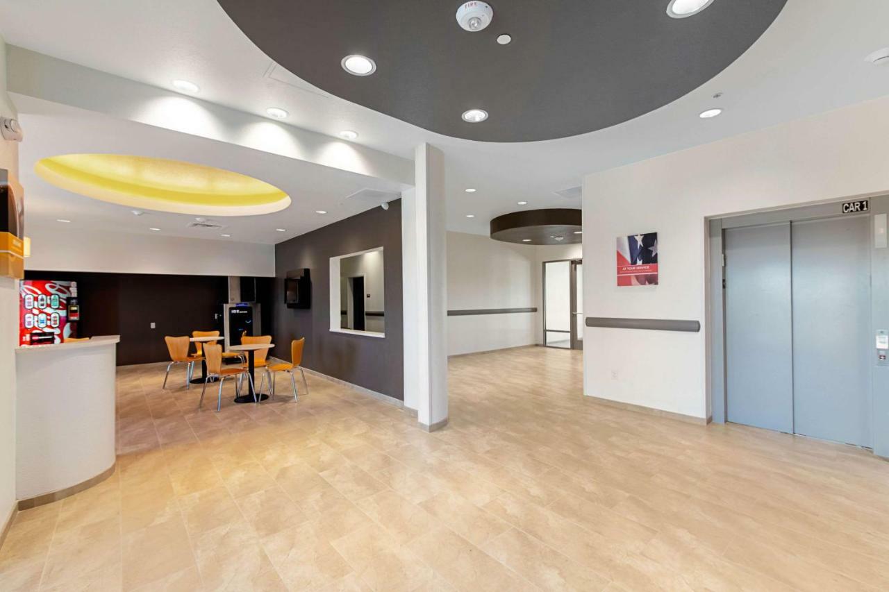 Motel 6 Austin Airport Екстер'єр фото