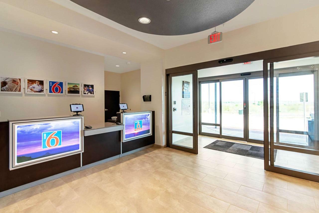 Motel 6 Austin Airport Екстер'єр фото