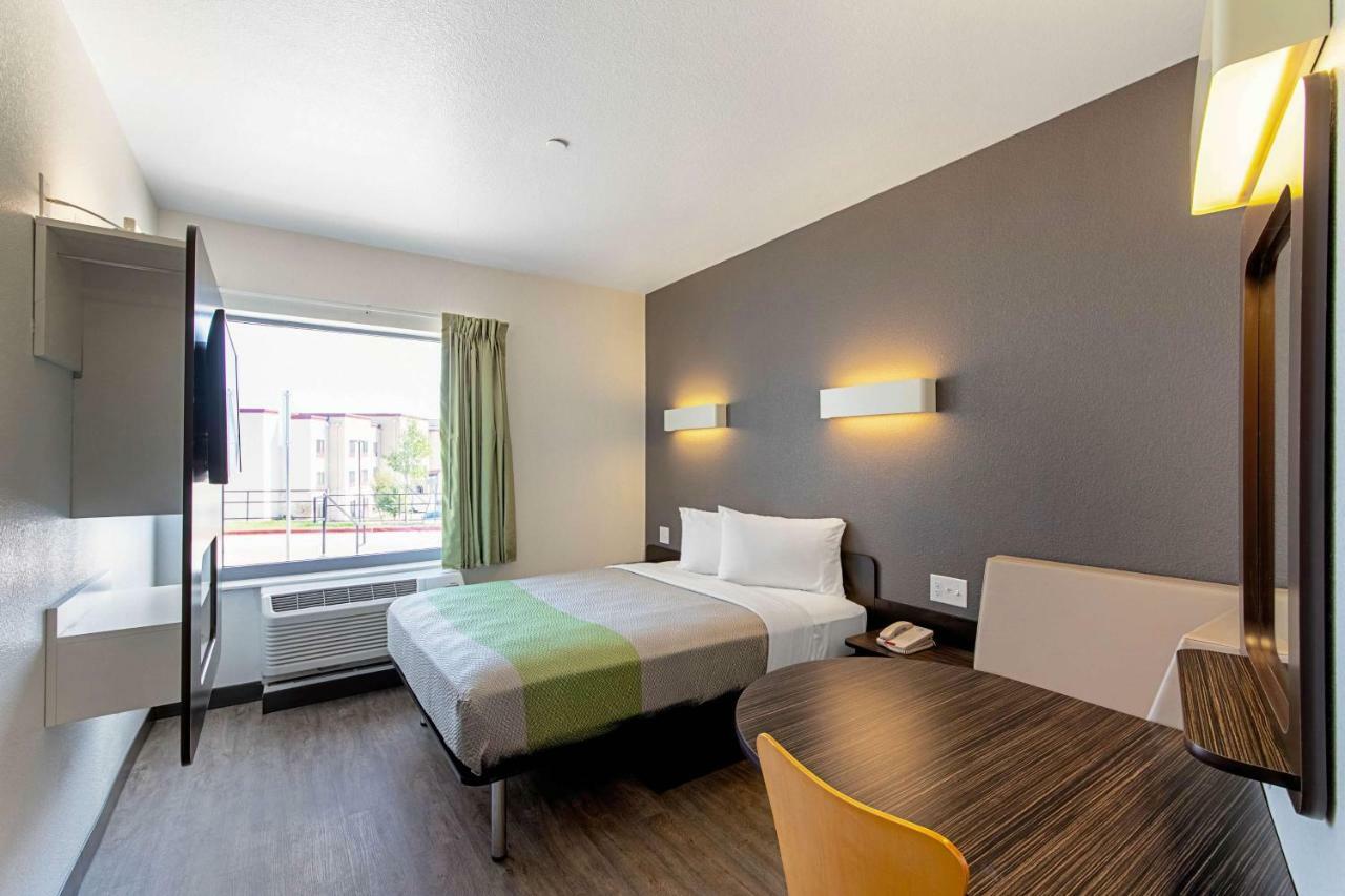 Motel 6 Austin Airport Екстер'єр фото