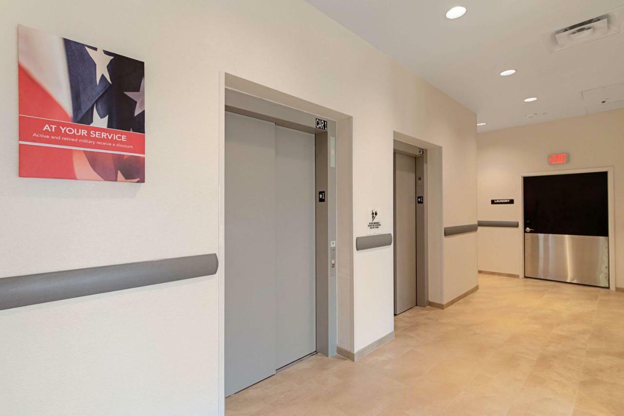 Motel 6 Austin Airport Екстер'єр фото