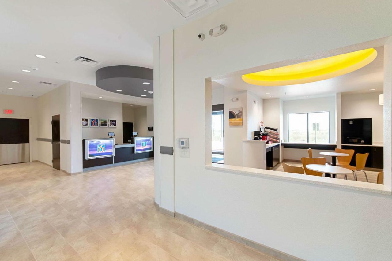 Motel 6 Austin Airport Екстер'єр фото